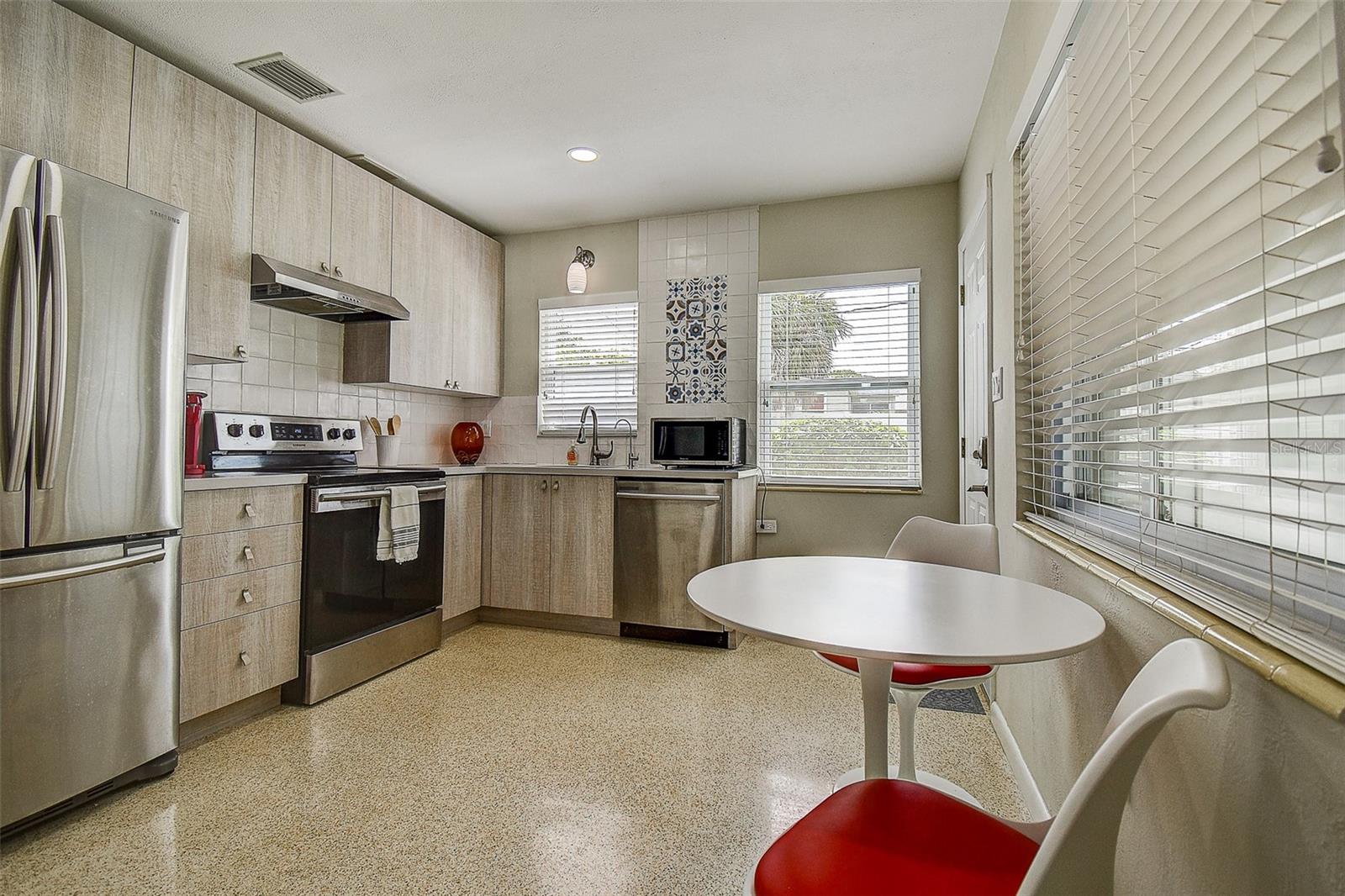 Image 18 of 28 For 1600 11th Street