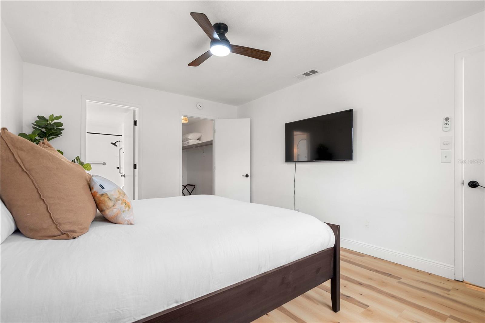 Image 23 of 47 For 1720 Patlin Circle N