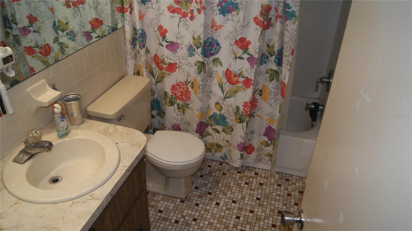 Image 4 of 4 For 7705 Embassy Boulevard