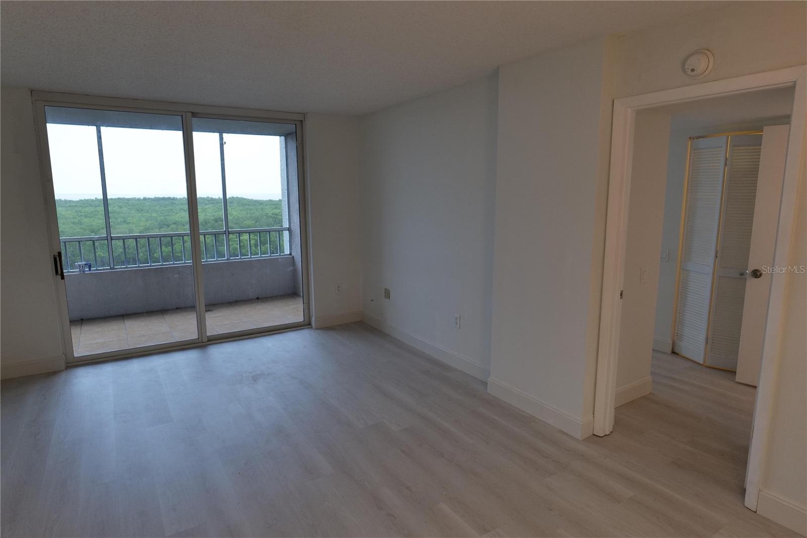 Image 19 of 24 For 2333 Feather Sound Drive A607