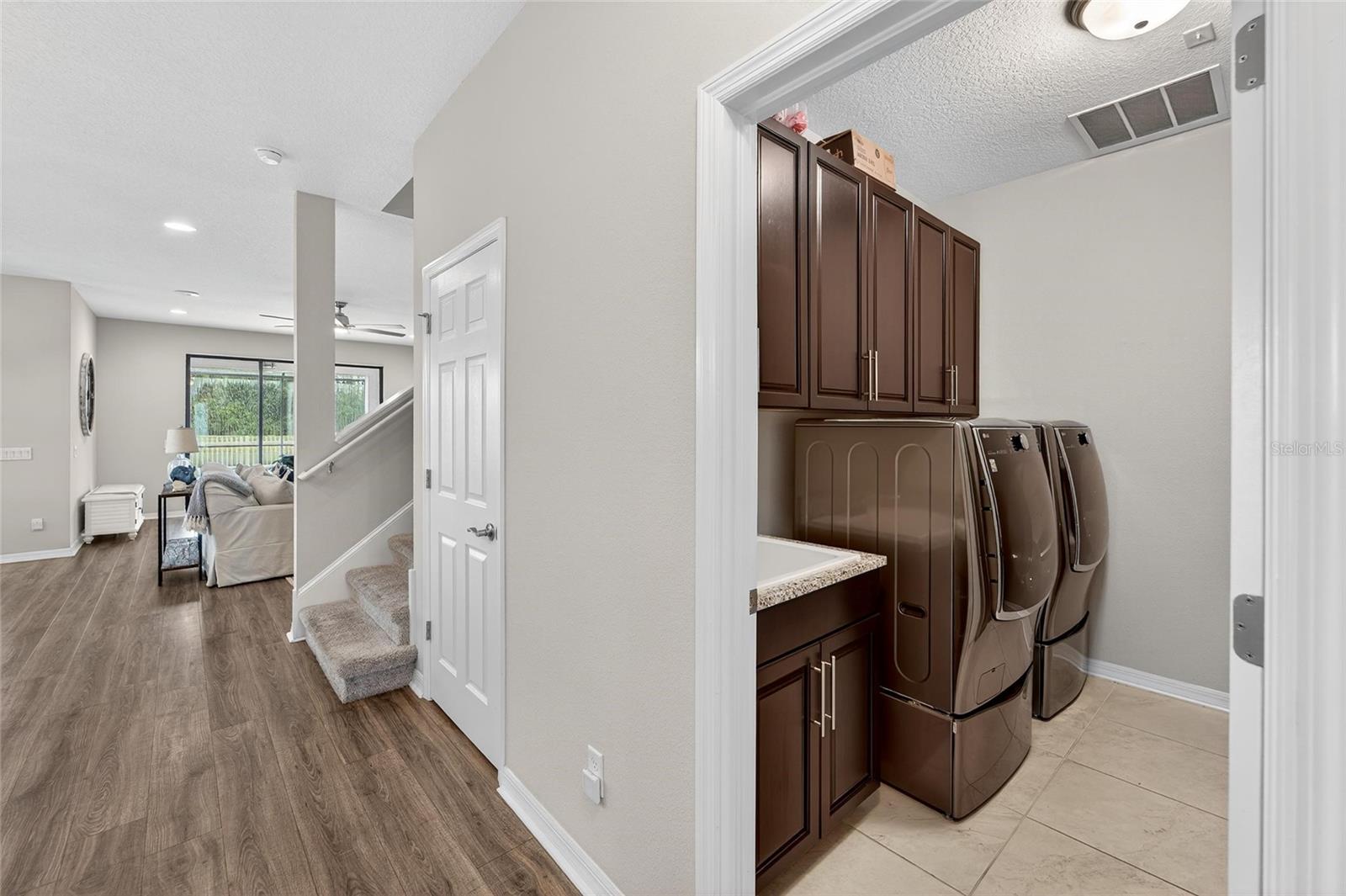 Listing photo id 9 for 1833 Cherry Walk Road