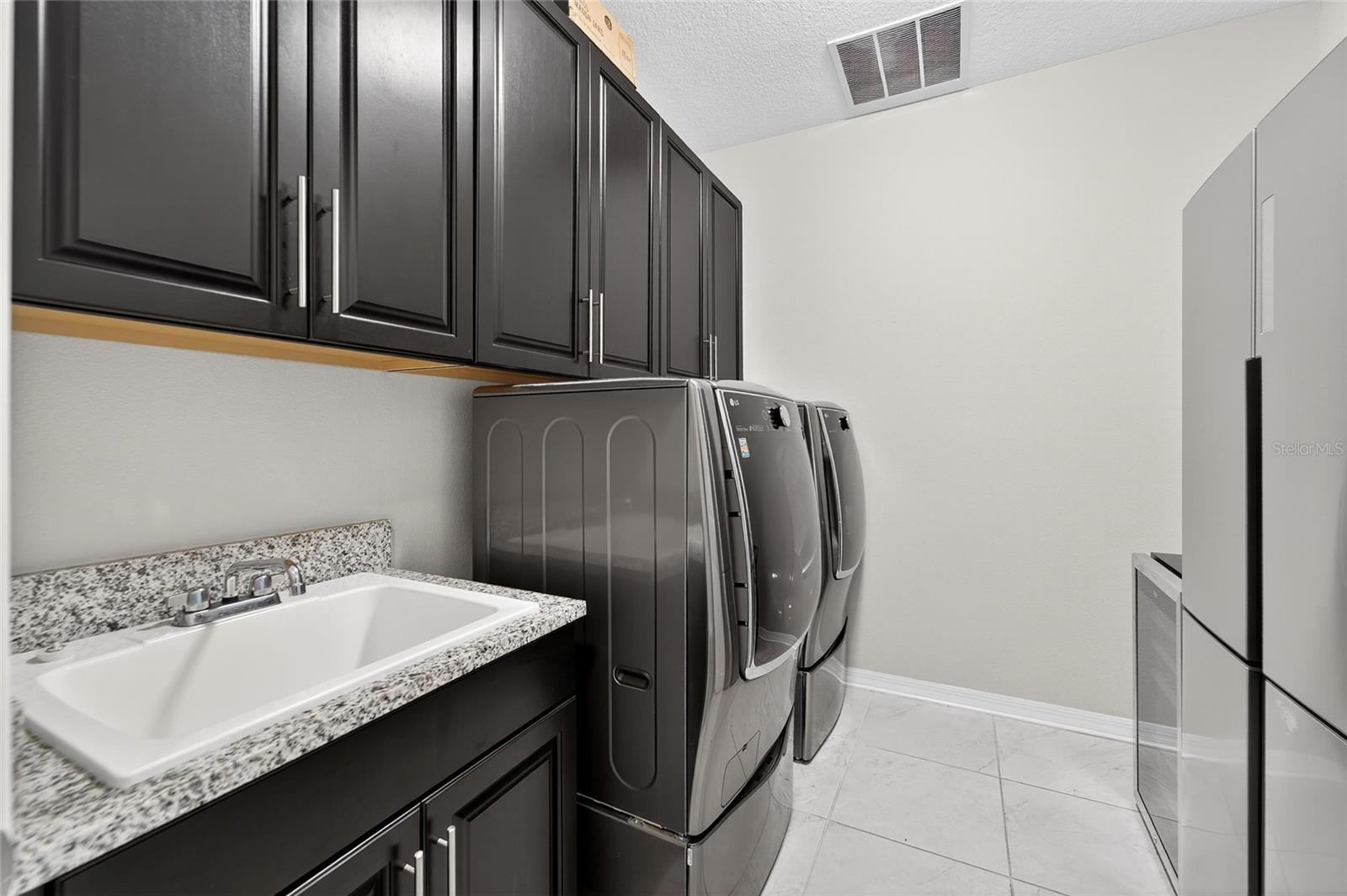 Listing photo id 10 for 1833 Cherry Walk Road