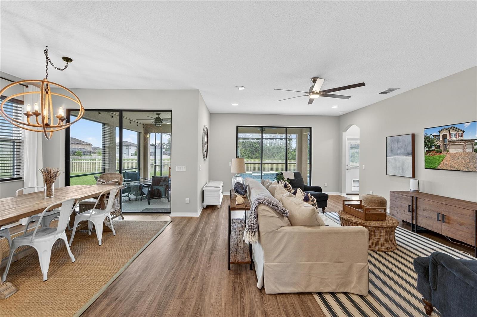 Listing photo id 11 for 1833 Cherry Walk Road