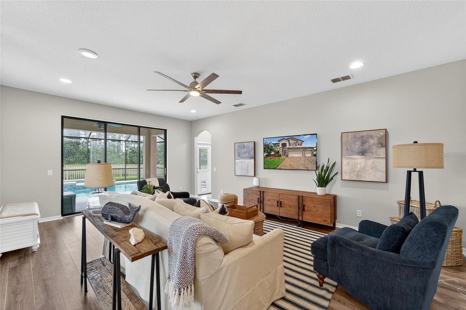 Listing photo id 12 for 1833 Cherry Walk Road