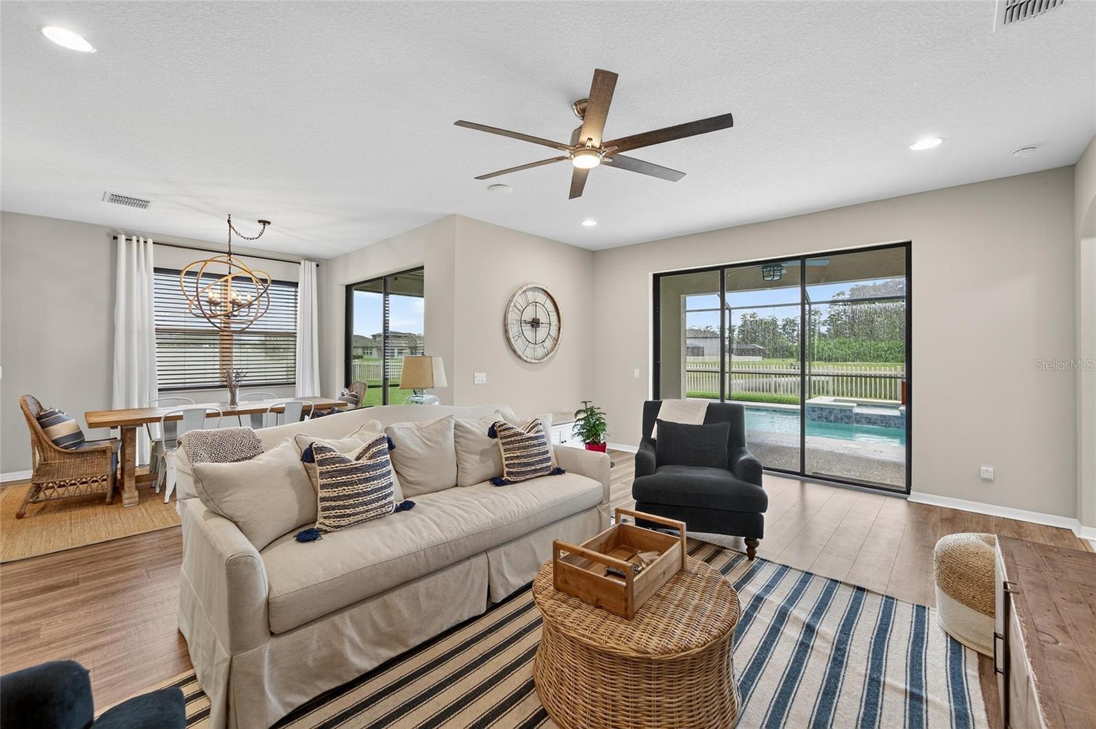 Listing photo id 13 for 1833 Cherry Walk Road