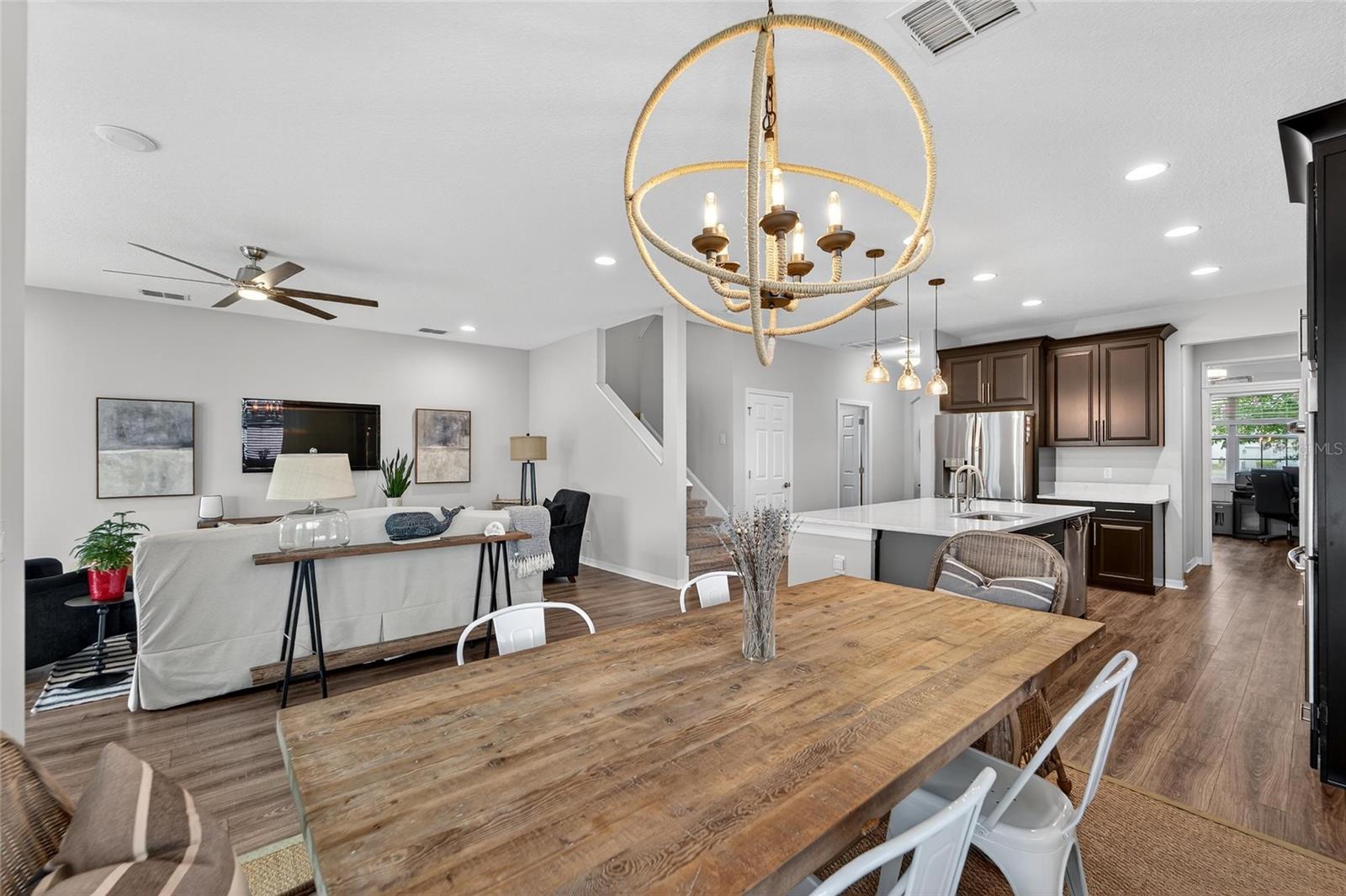 Listing photo id 16 for 1833 Cherry Walk Road