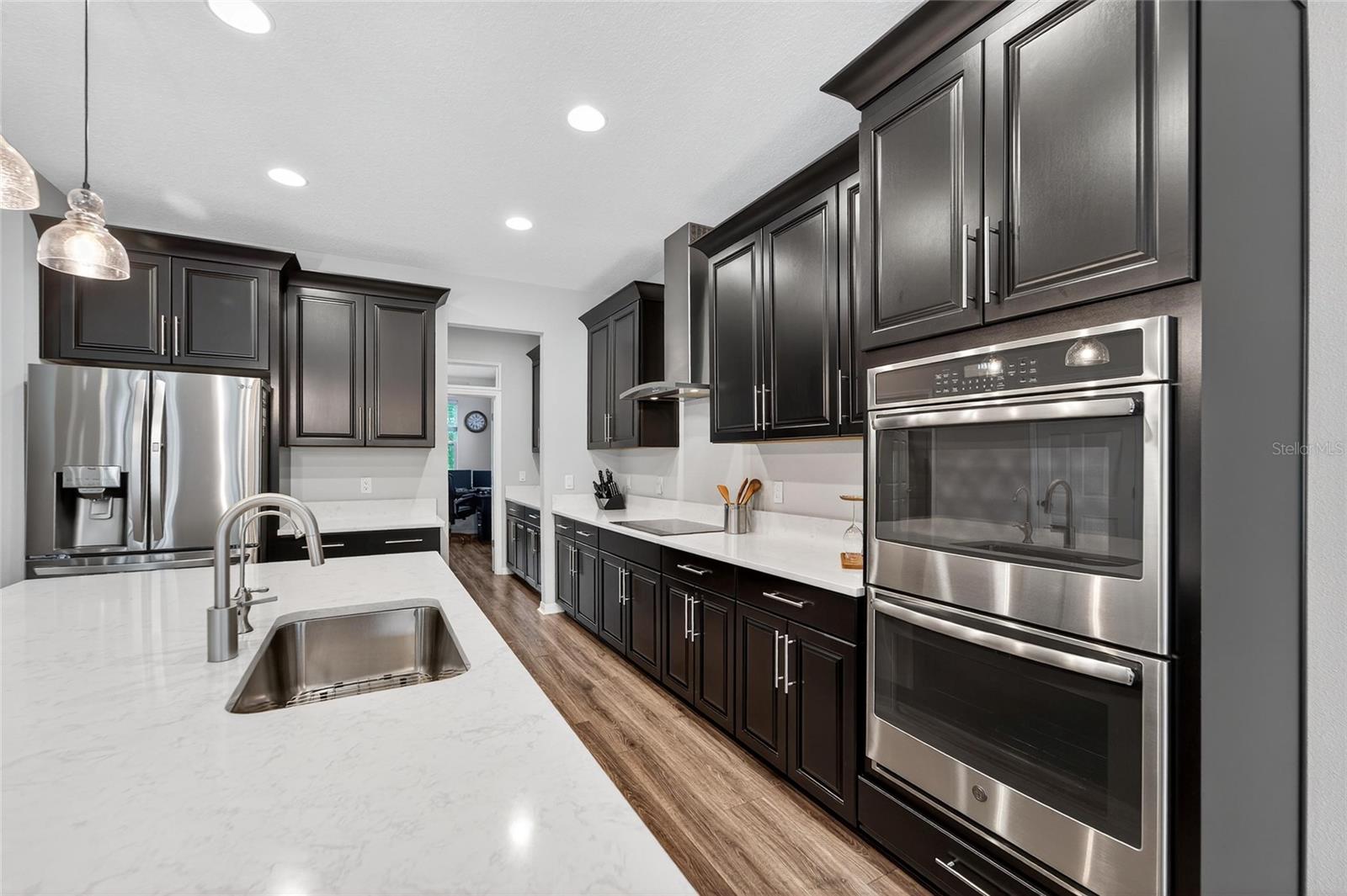 Listing photo id 23 for 1833 Cherry Walk Road