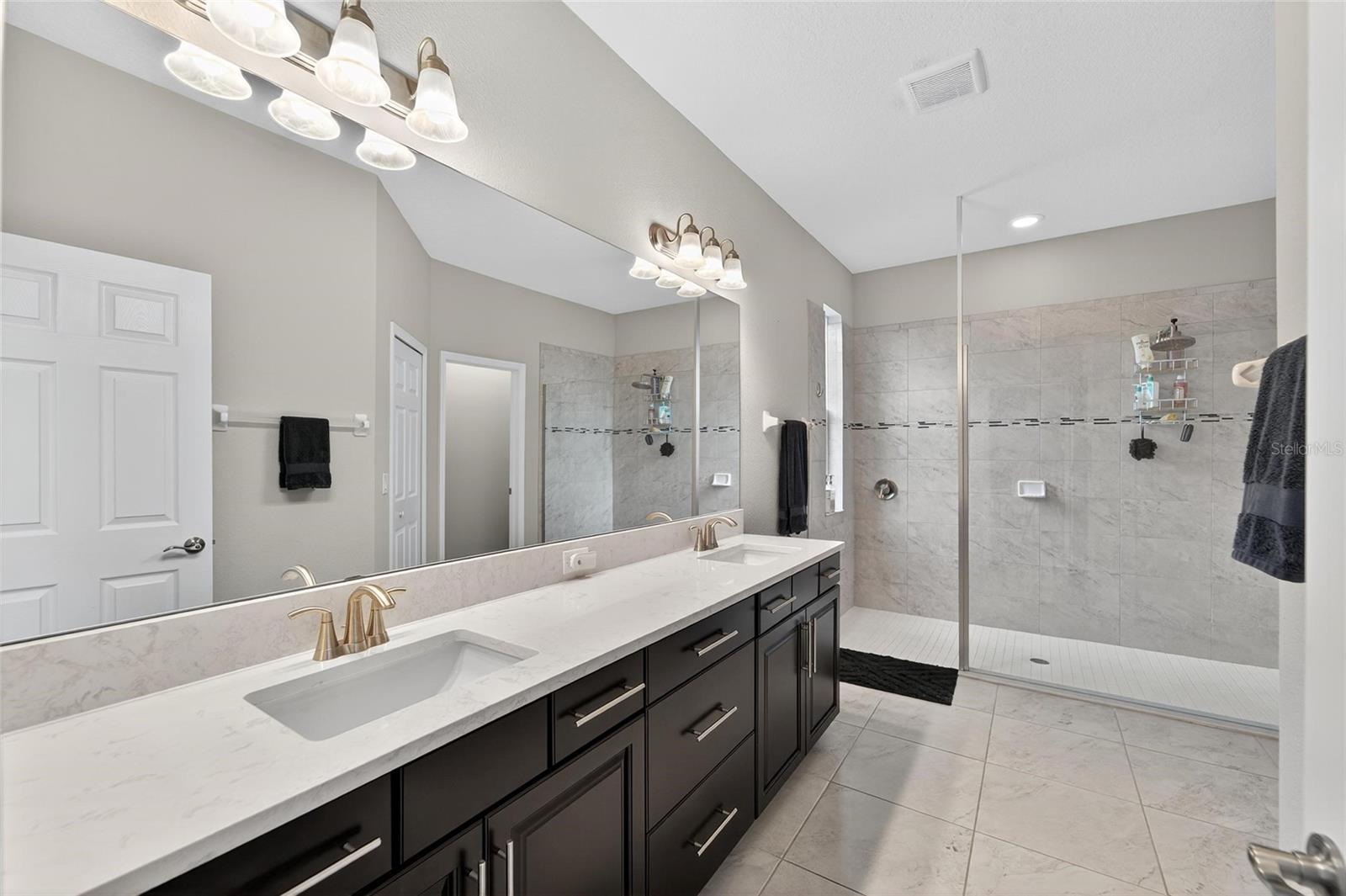 Listing photo id 39 for 1833 Cherry Walk Road