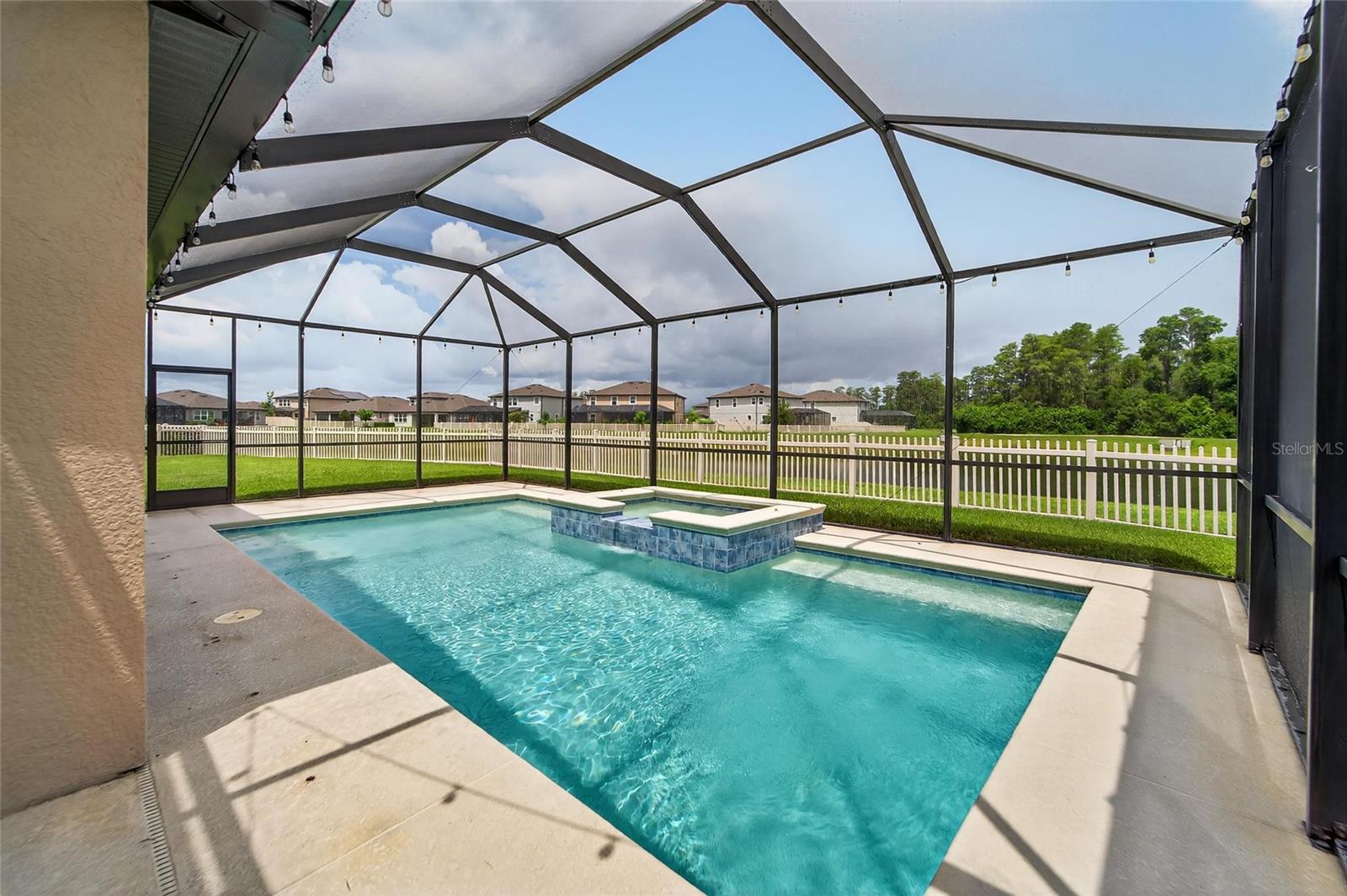 Listing photo id 44 for 1833 Cherry Walk Road
