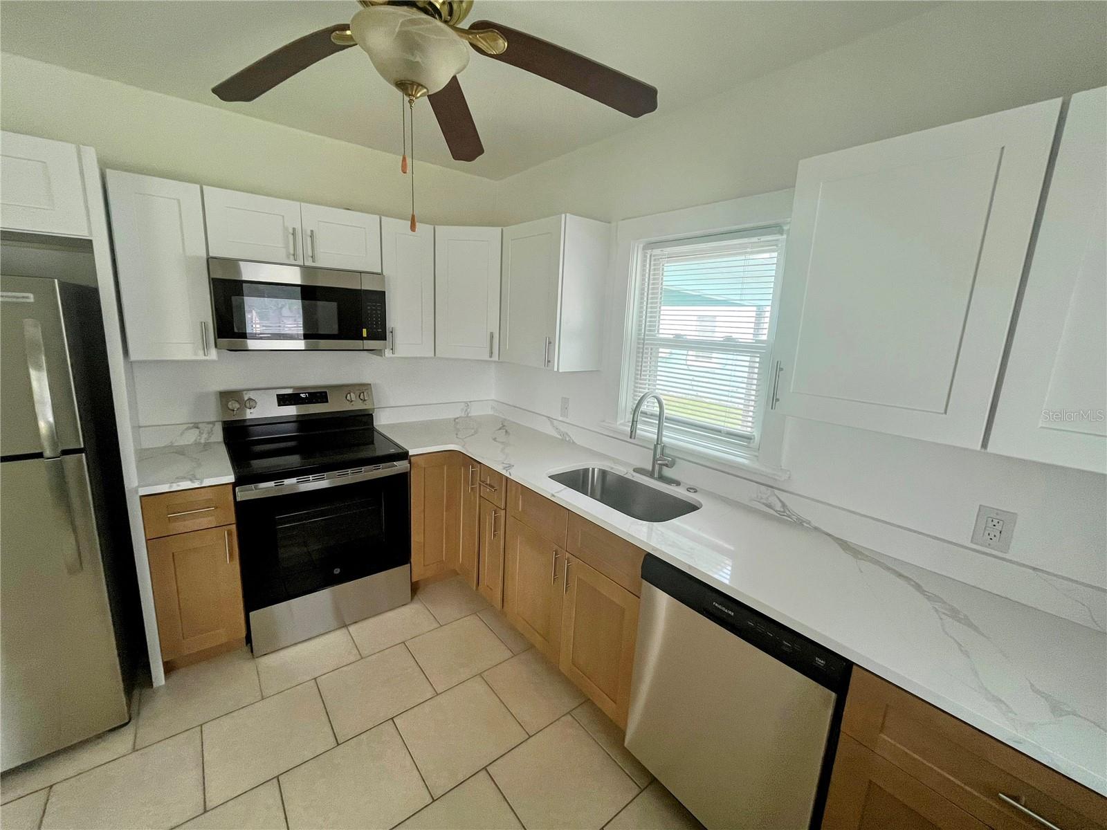 Image 3 of 19 For 870 Bruce Avenue