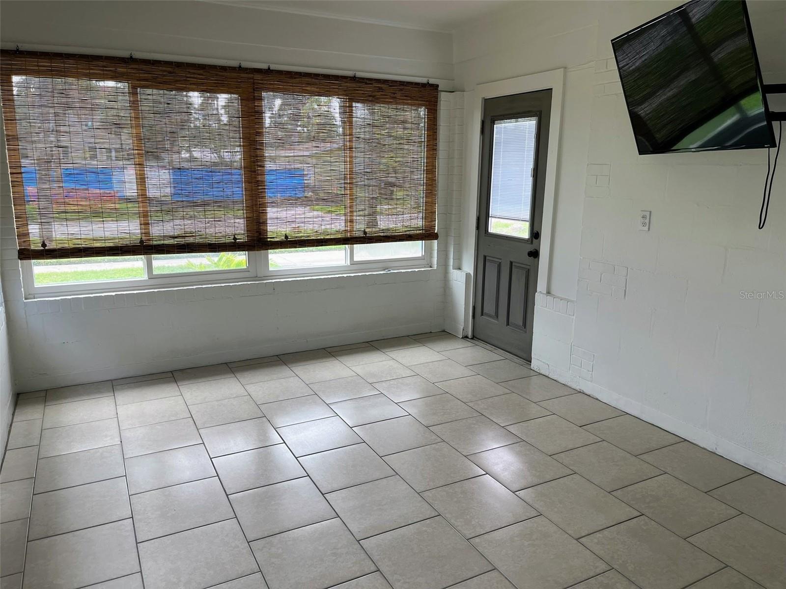 Image 7 of 19 For 870 Bruce Avenue