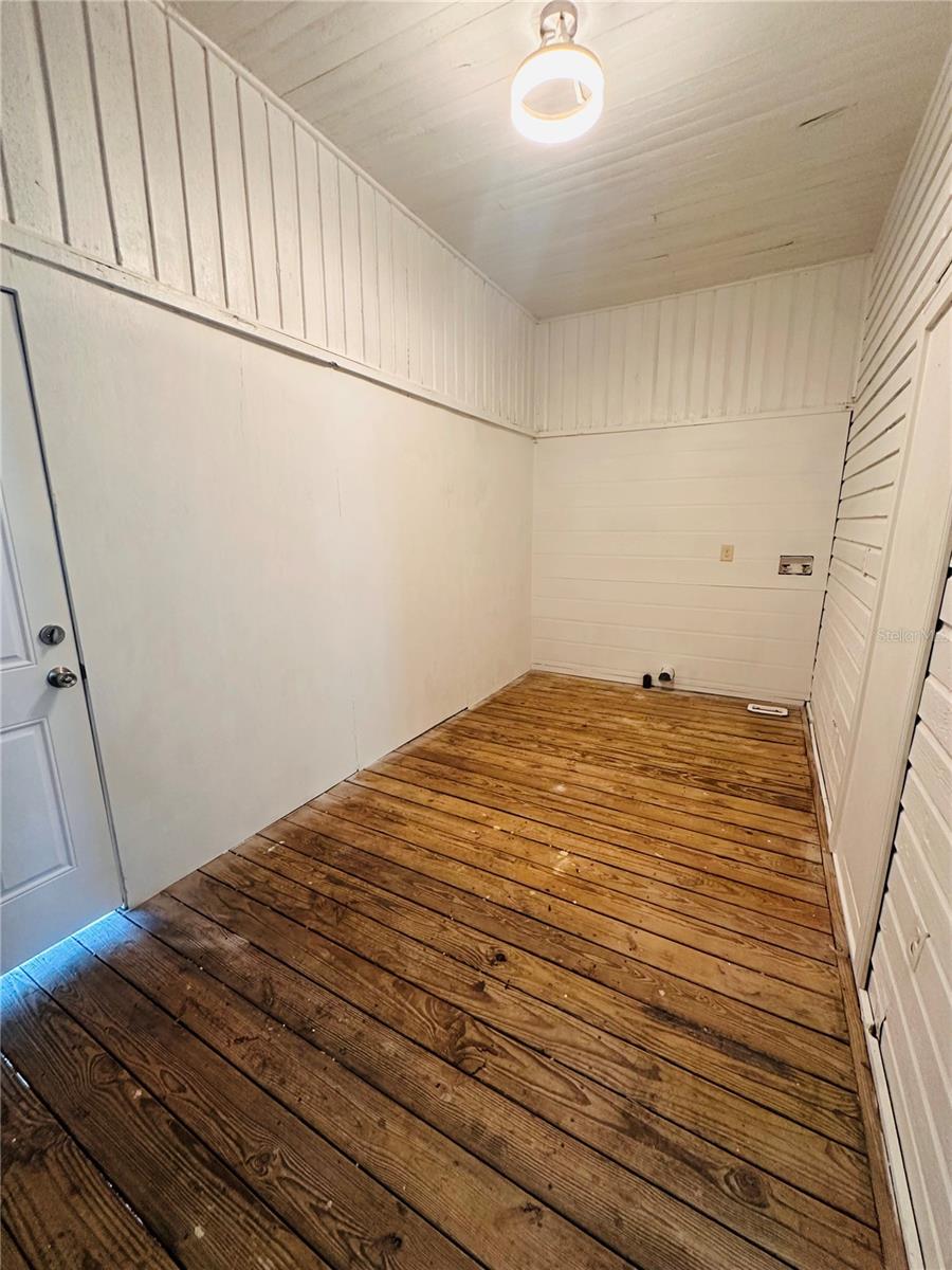 Image 11 of 16 For 503 Renfro Street
