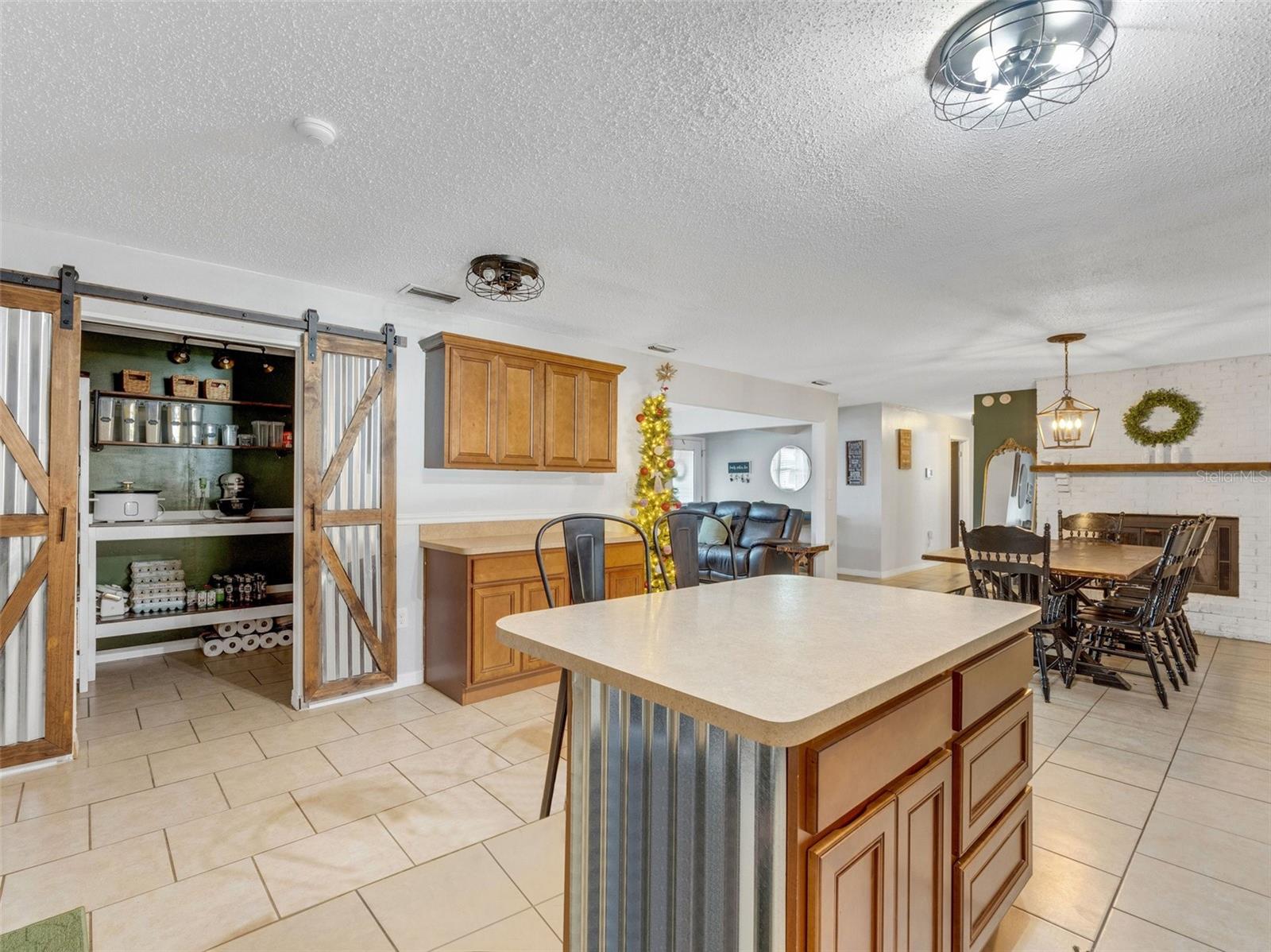 Image 12 of 41 For 901 Swann Drive