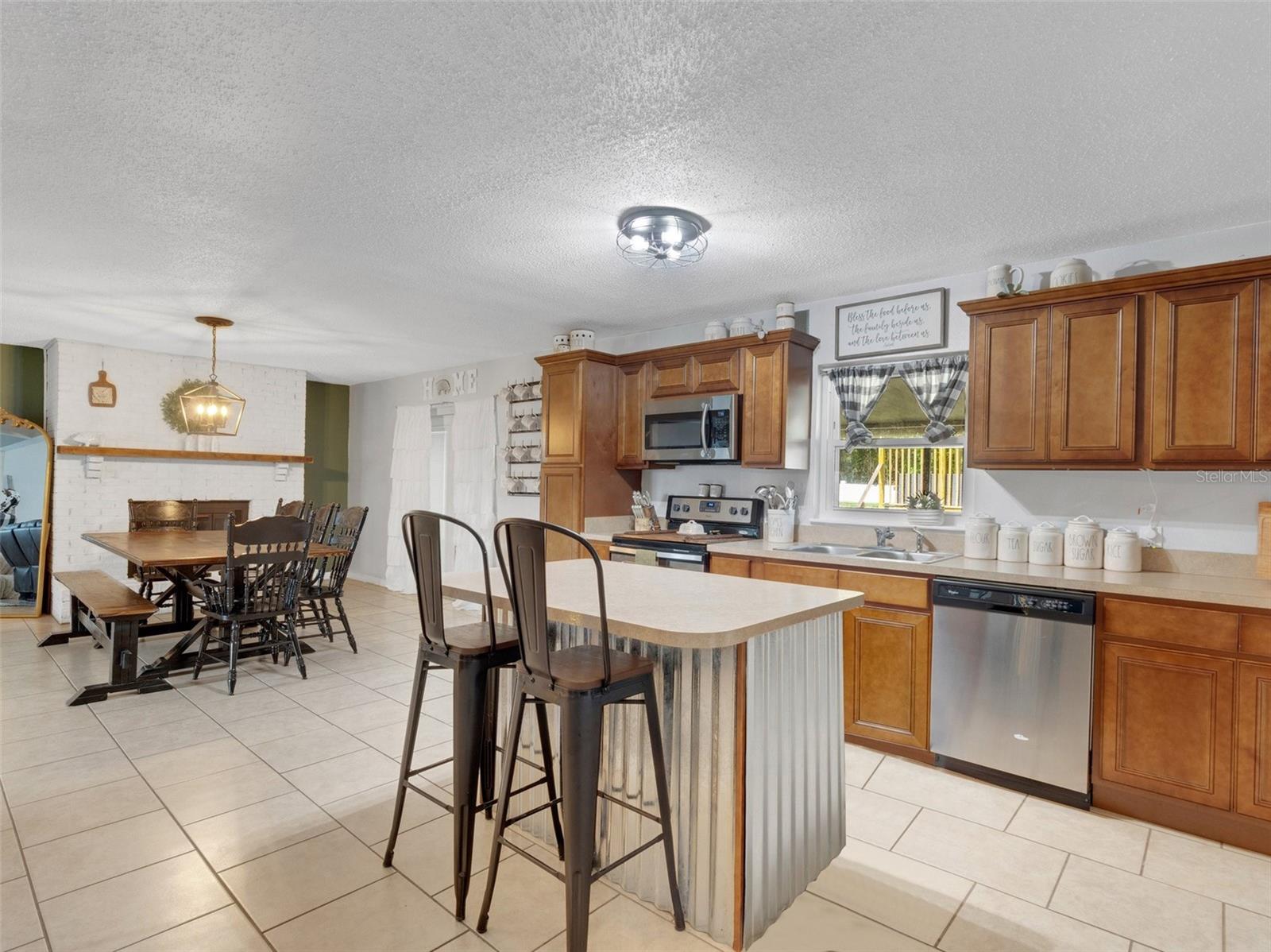 Image 13 of 41 For 901 Swann Drive