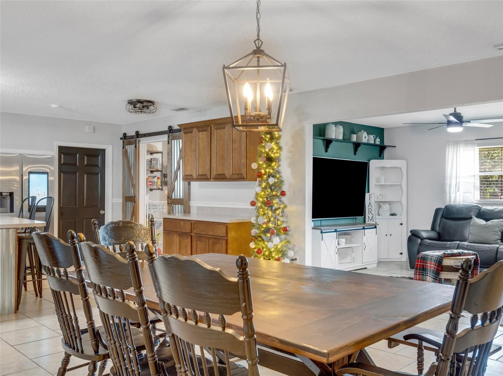Image 18 of 41 For 901 Swann Drive
