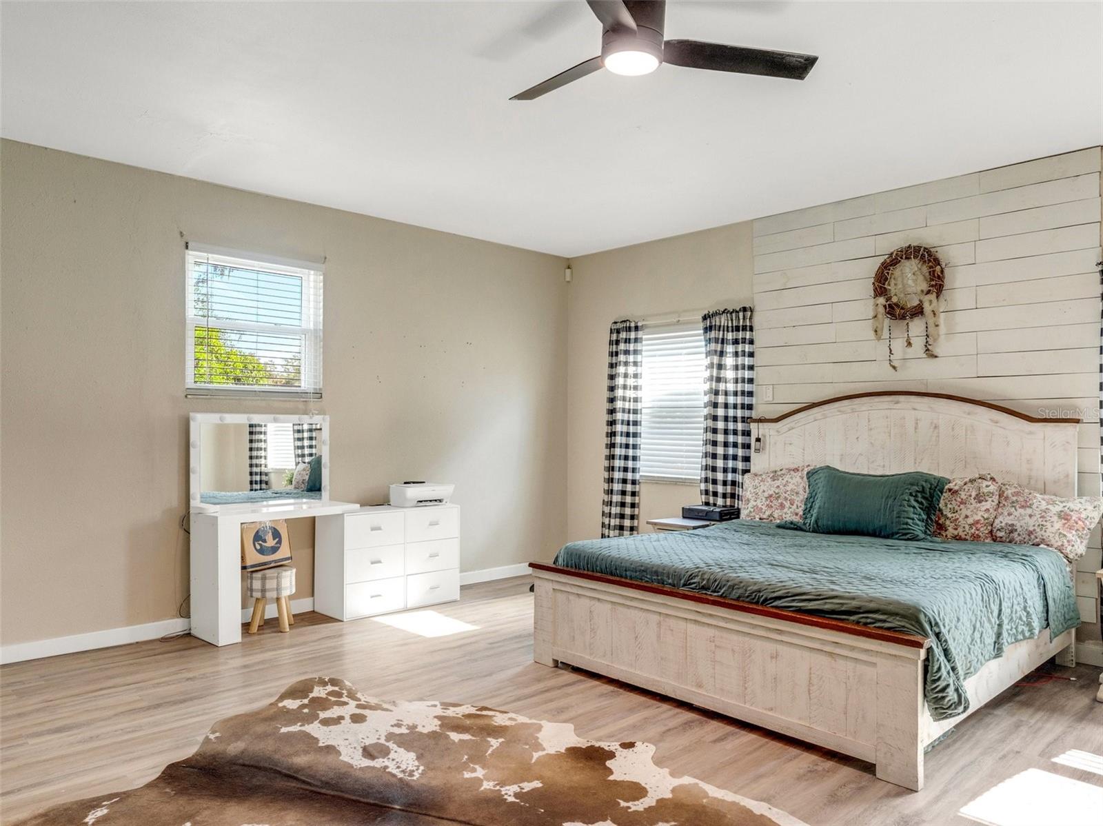 Image 21 of 41 For 901 Swann Drive