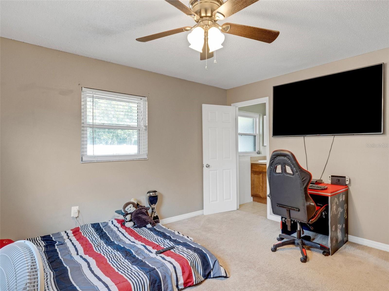 Image 32 of 41 For 901 Swann Drive