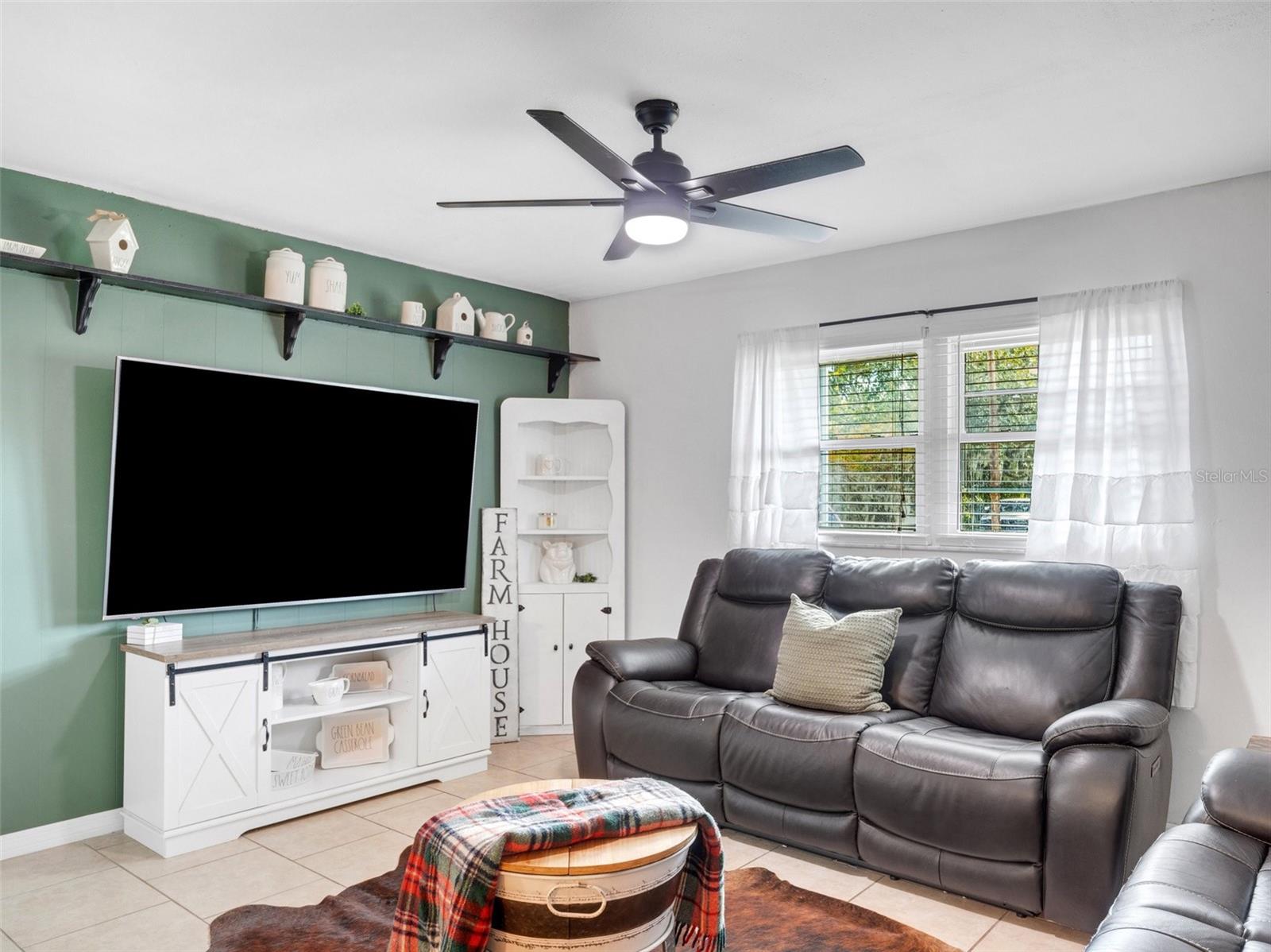 Image 4 of 41 For 901 Swann Drive
