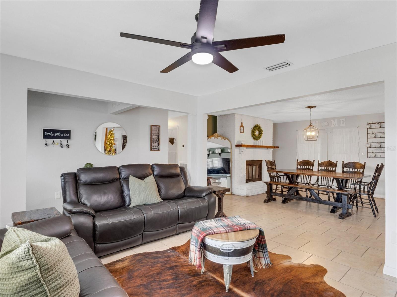 Image 5 of 41 For 901 Swann Drive