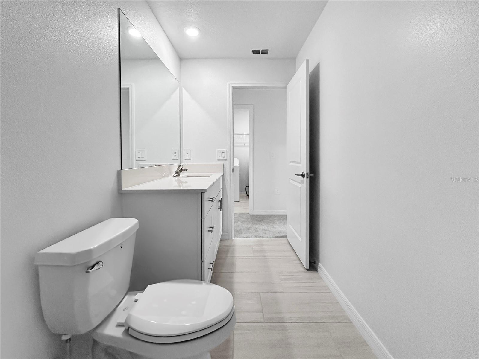 Image 25 of 43 For 17570 Shirewood Way