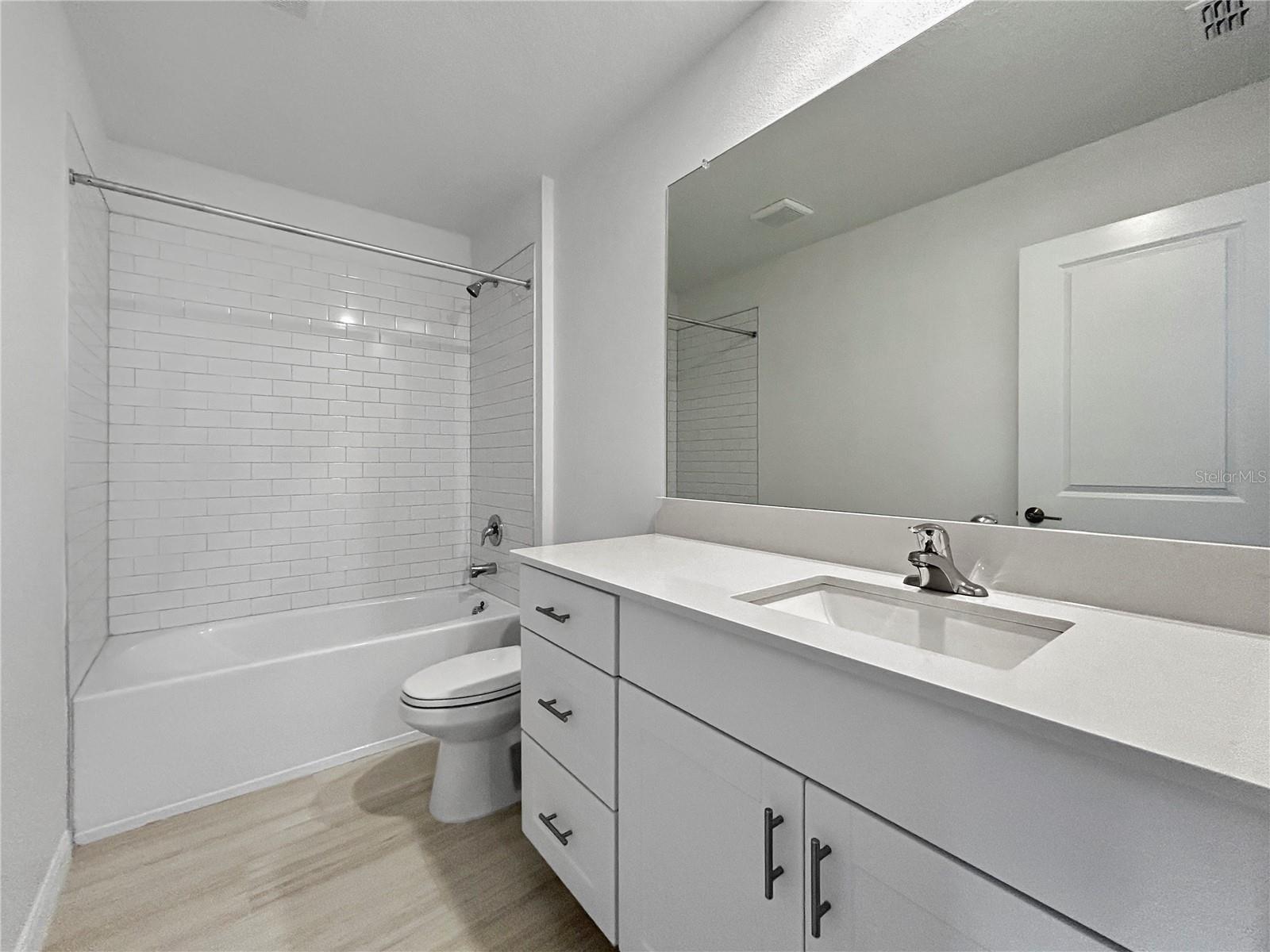 Image 26 of 43 For 17570 Shirewood Way