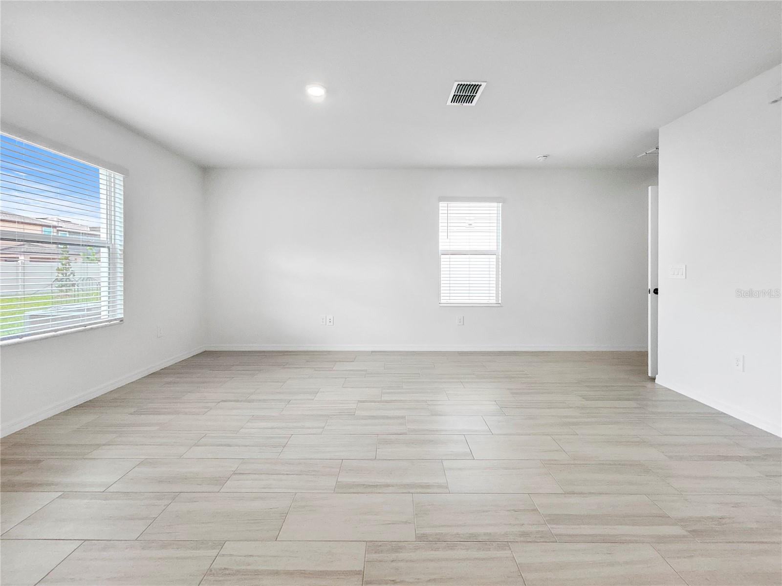 Image 3 of 43 For 17570 Shirewood Way