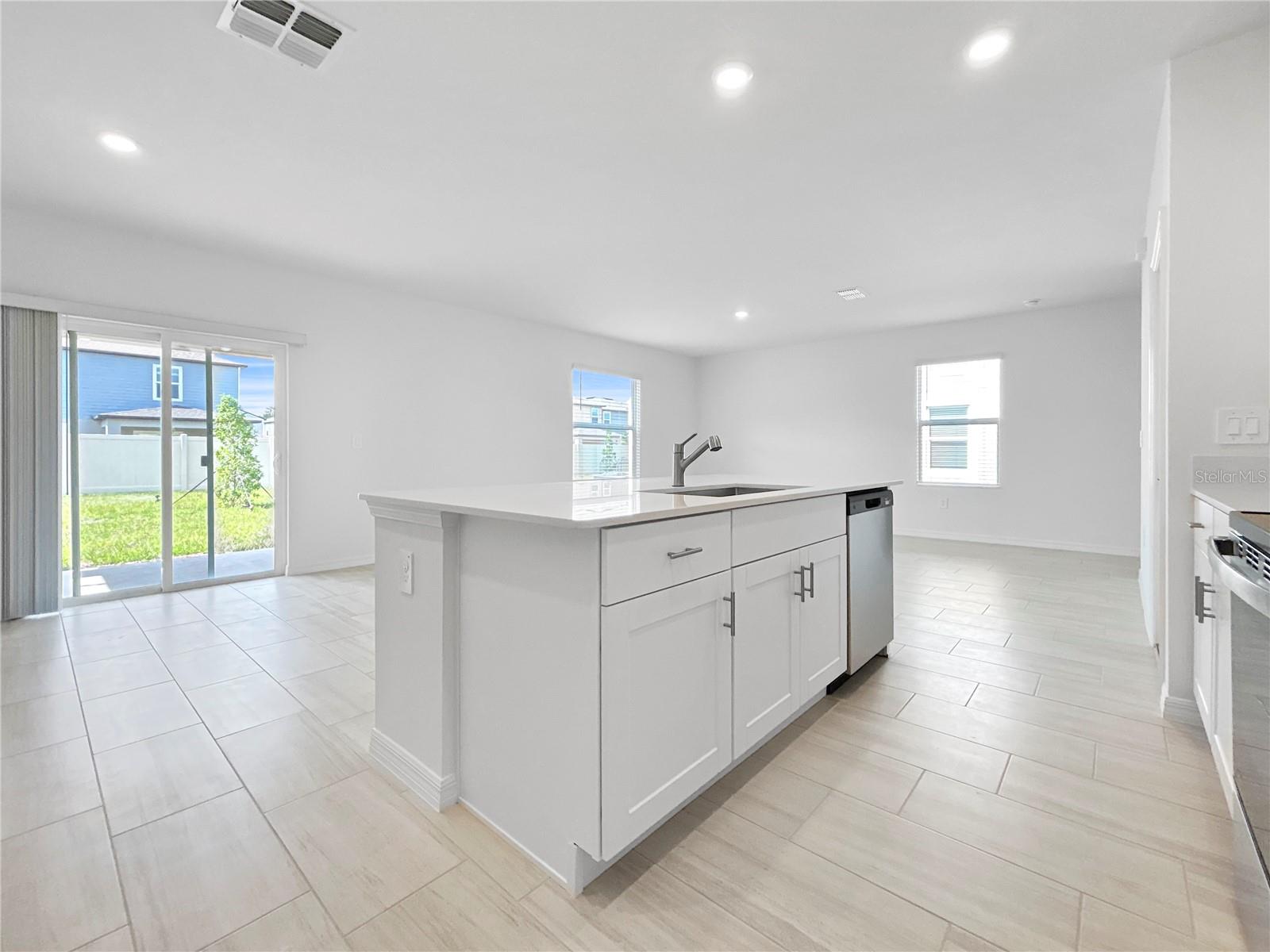 Image 6 of 43 For 17570 Shirewood Way