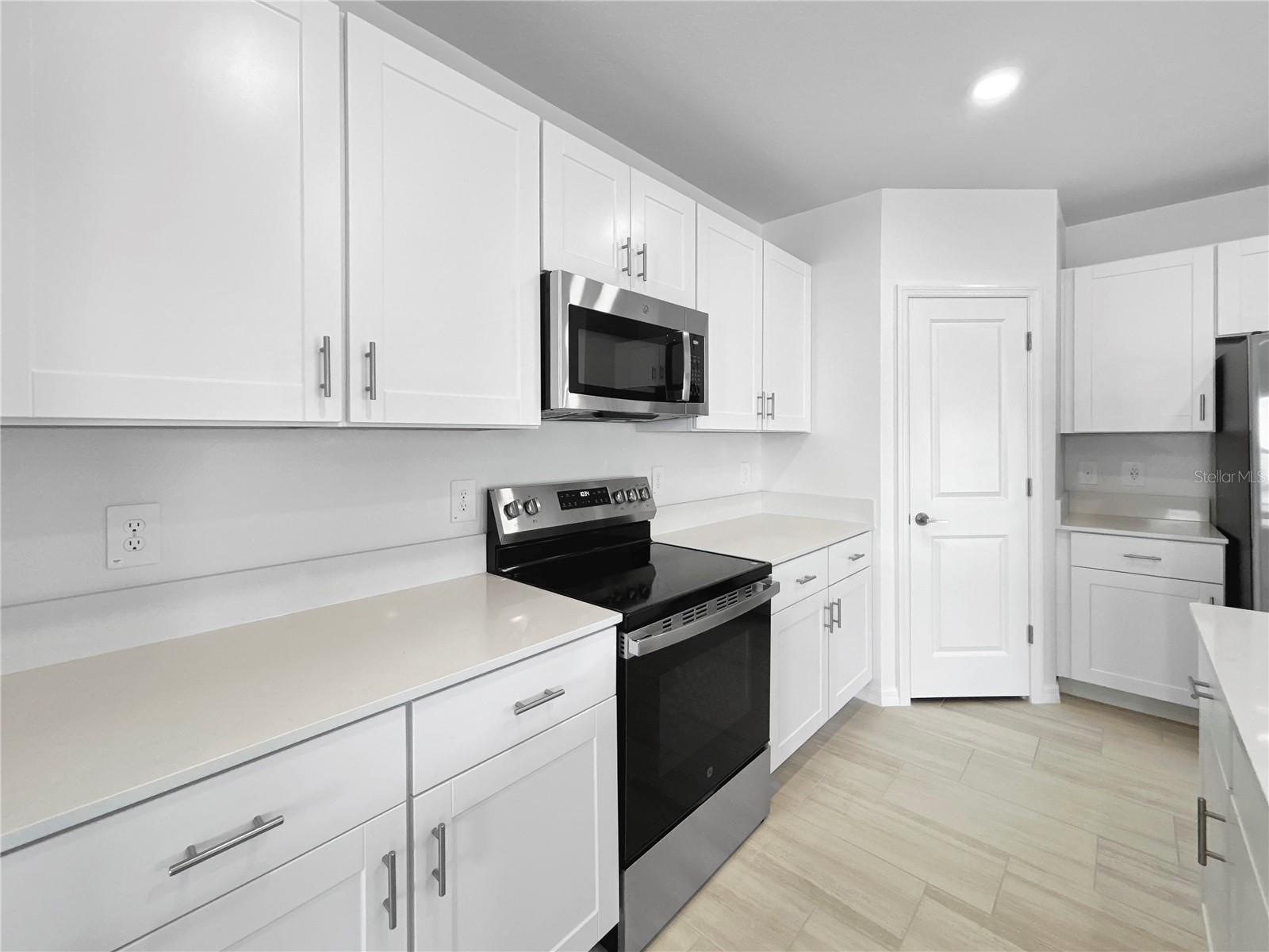 Image 8 of 43 For 17570 Shirewood Way