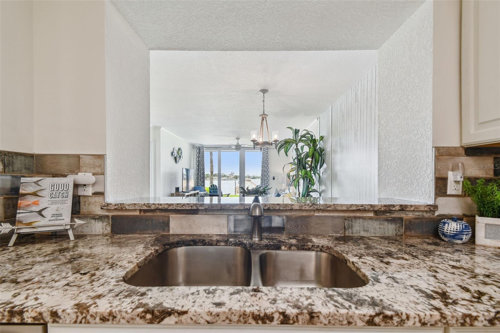 Image 15 of 38 For 5701 Bahia Del Mar Circle 105