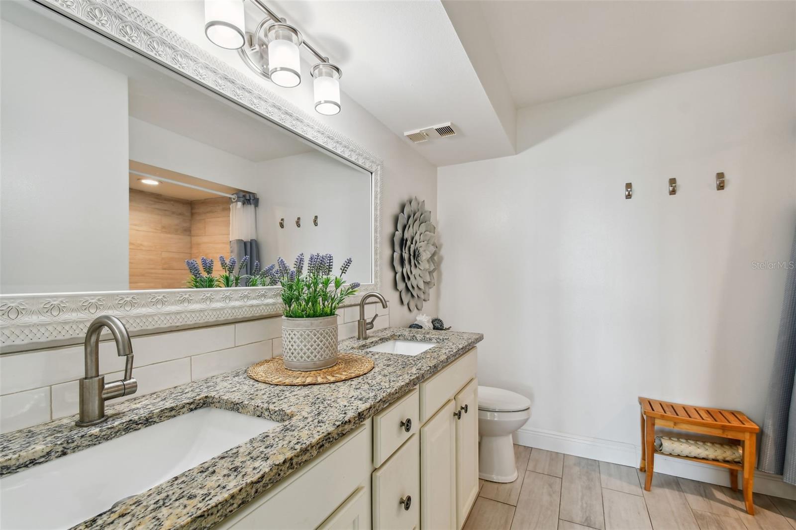 Image 22 of 38 For 5701 Bahia Del Mar Circle 105
