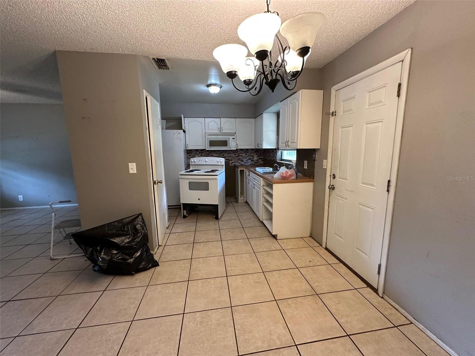 Image 14 of 45 For 27143 Wakefield Drive