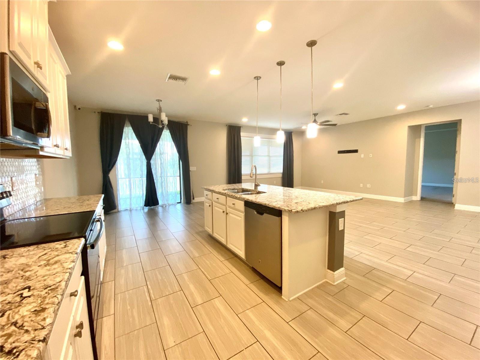 Image 4 of 22 For 8072 Lago Mist Way