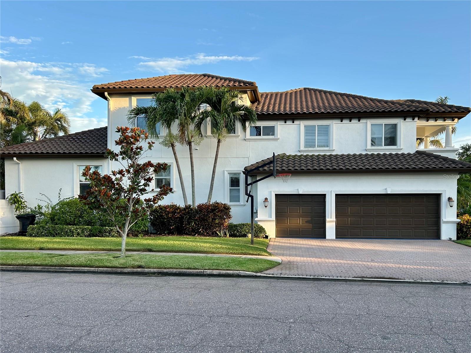 Image 3 of 37 For 1089 Cordova Boulevard Ne