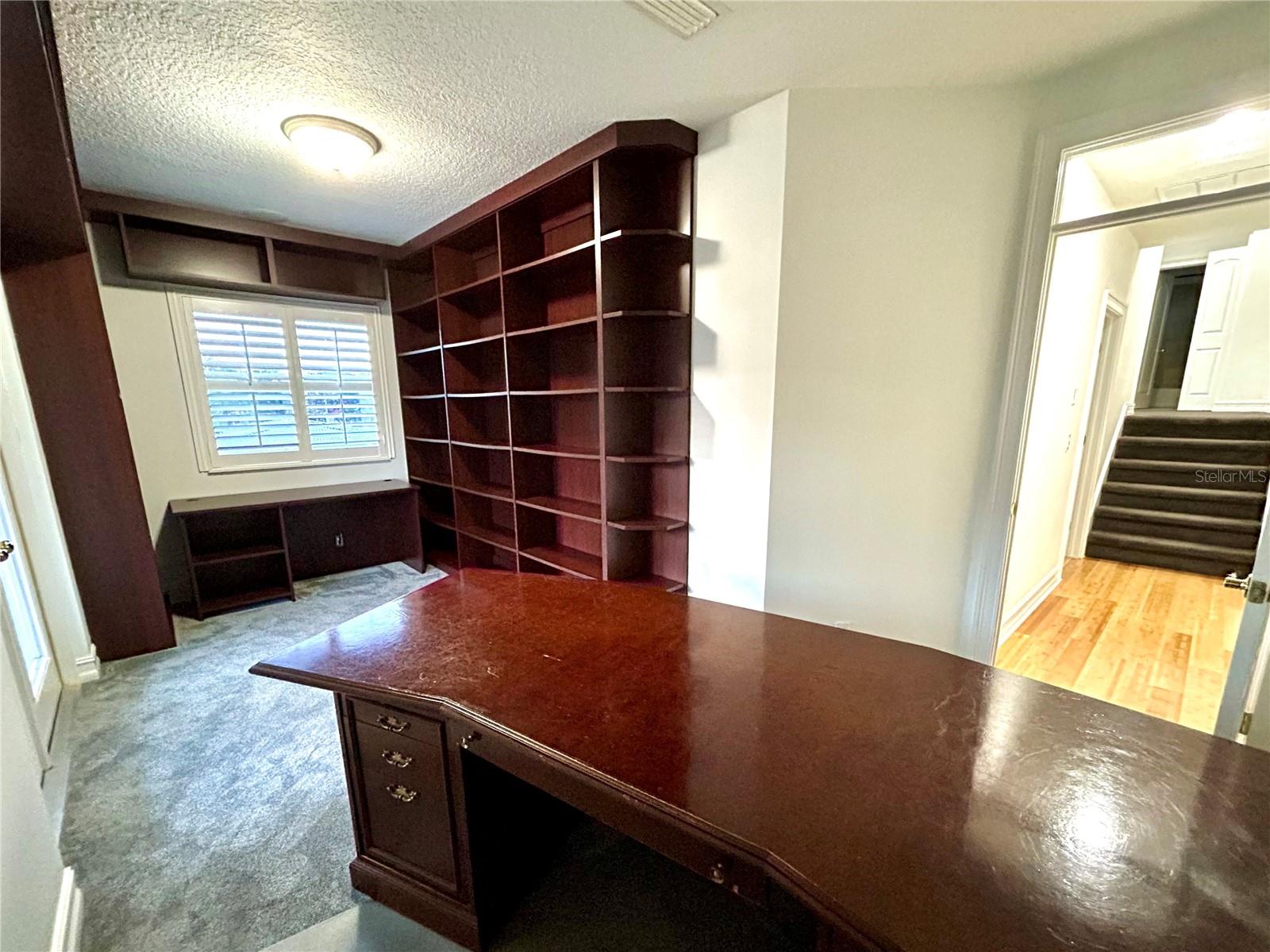 Image 31 of 37 For 1089 Cordova Boulevard Ne