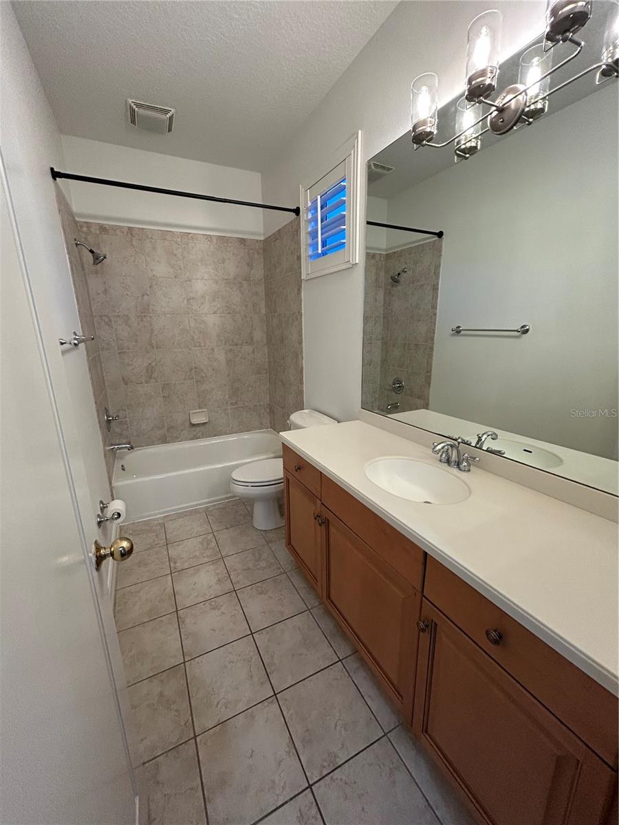 Image 36 of 37 For 1089 Cordova Boulevard Ne