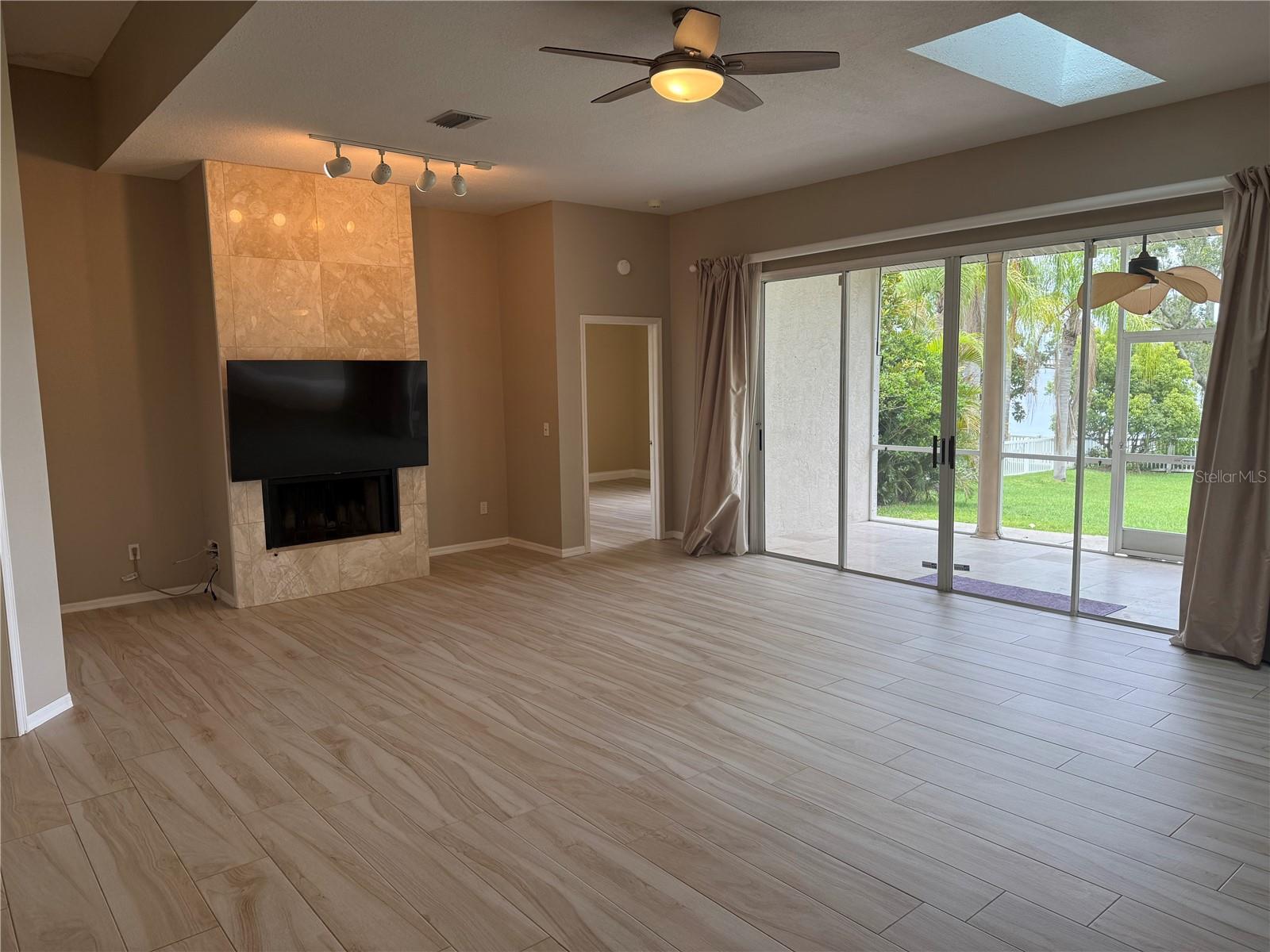 Image 7 of 46 For 2910 Philippe Parkway