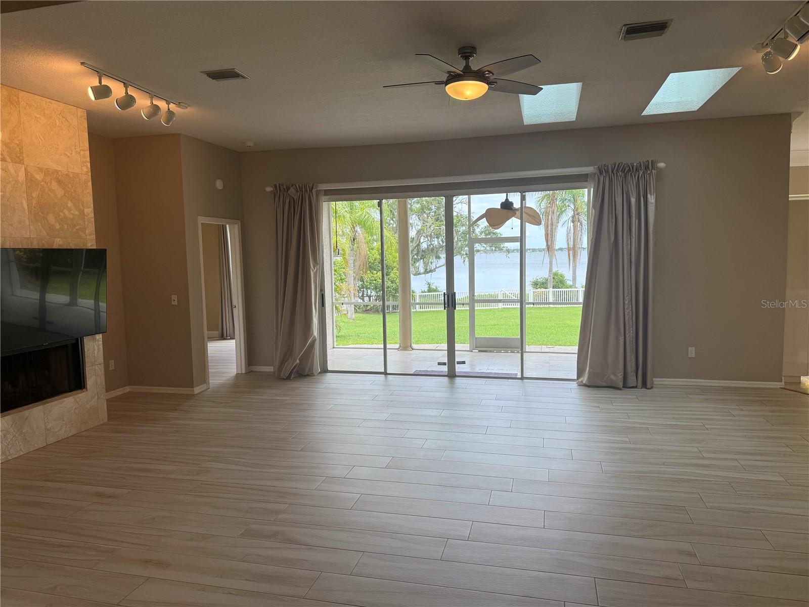 Image 8 of 46 For 2910 Philippe Parkway