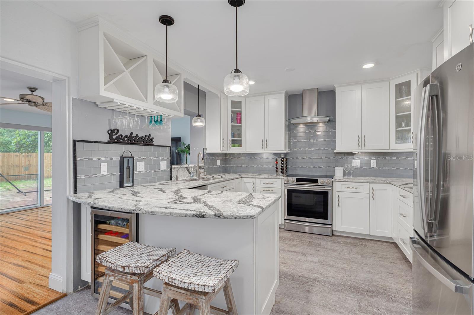 Listing photo id 9 for 2649 Tifton Street S