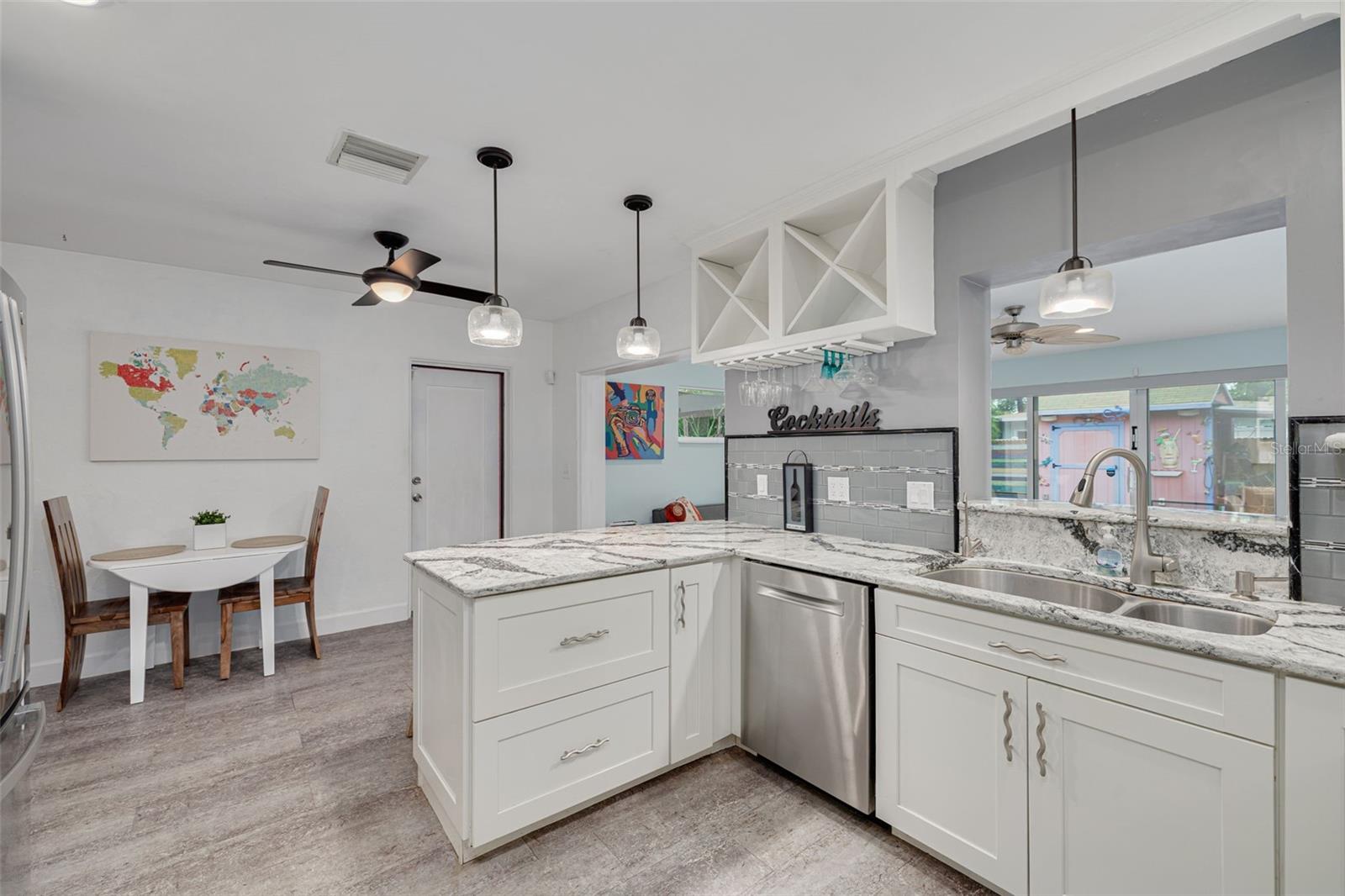 Listing photo id 11 for 2649 Tifton Street S