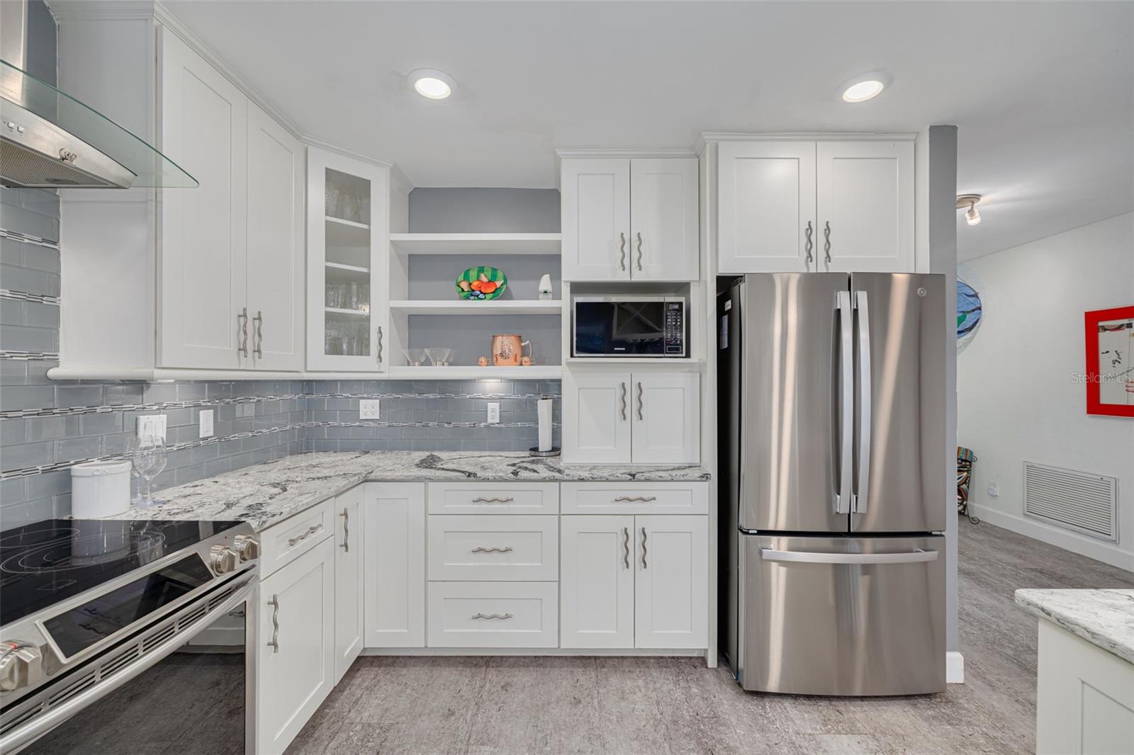 Listing photo id 12 for 2649 Tifton Street S