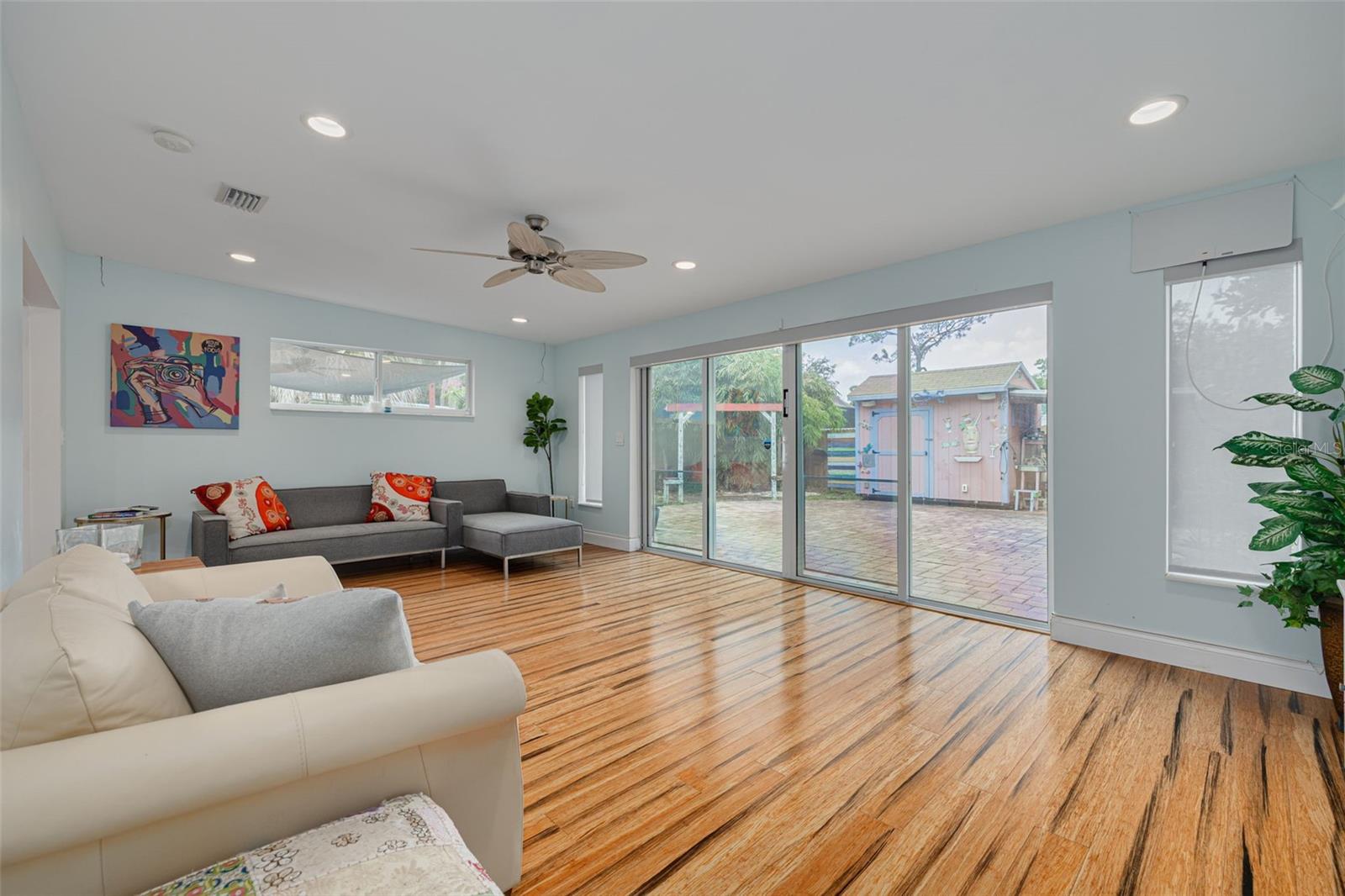 Listing photo id 16 for 2649 Tifton Street S