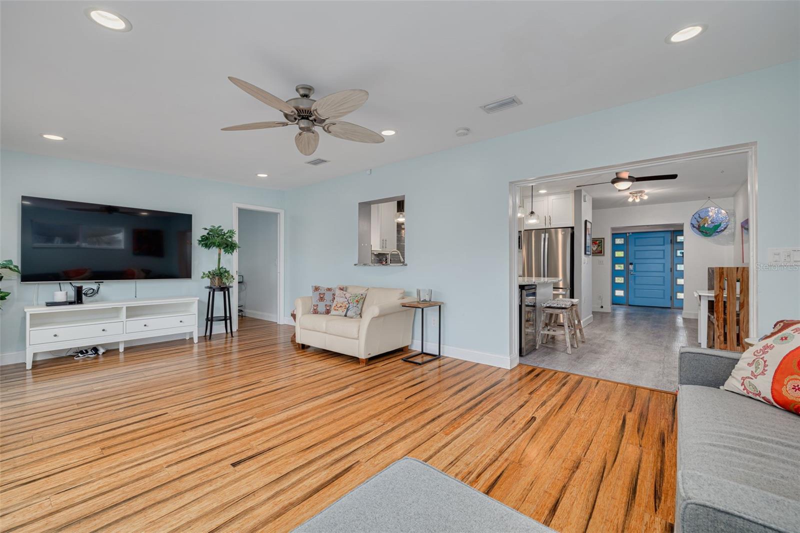 Listing photo id 17 for 2649 Tifton Street S
