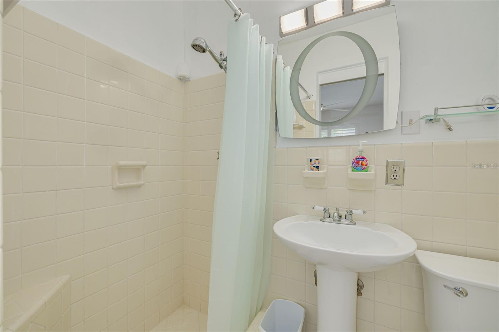 Listing photo id 25 for 2649 Tifton Street S