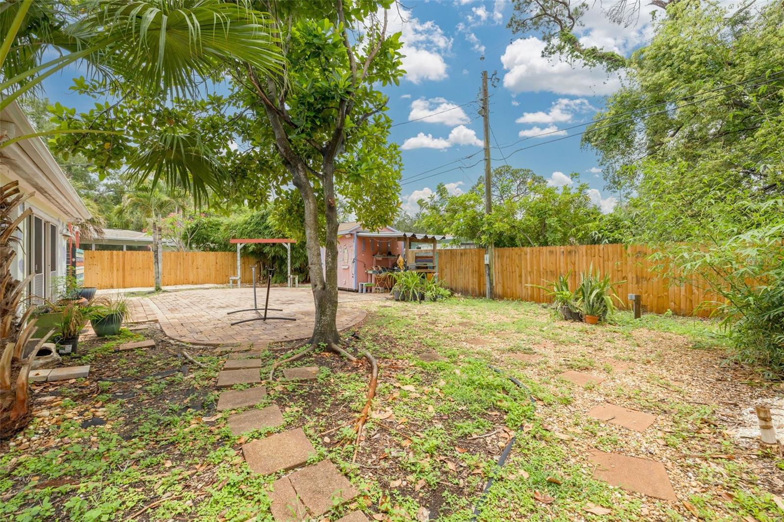 Listing photo id 32 for 2649 Tifton Street S