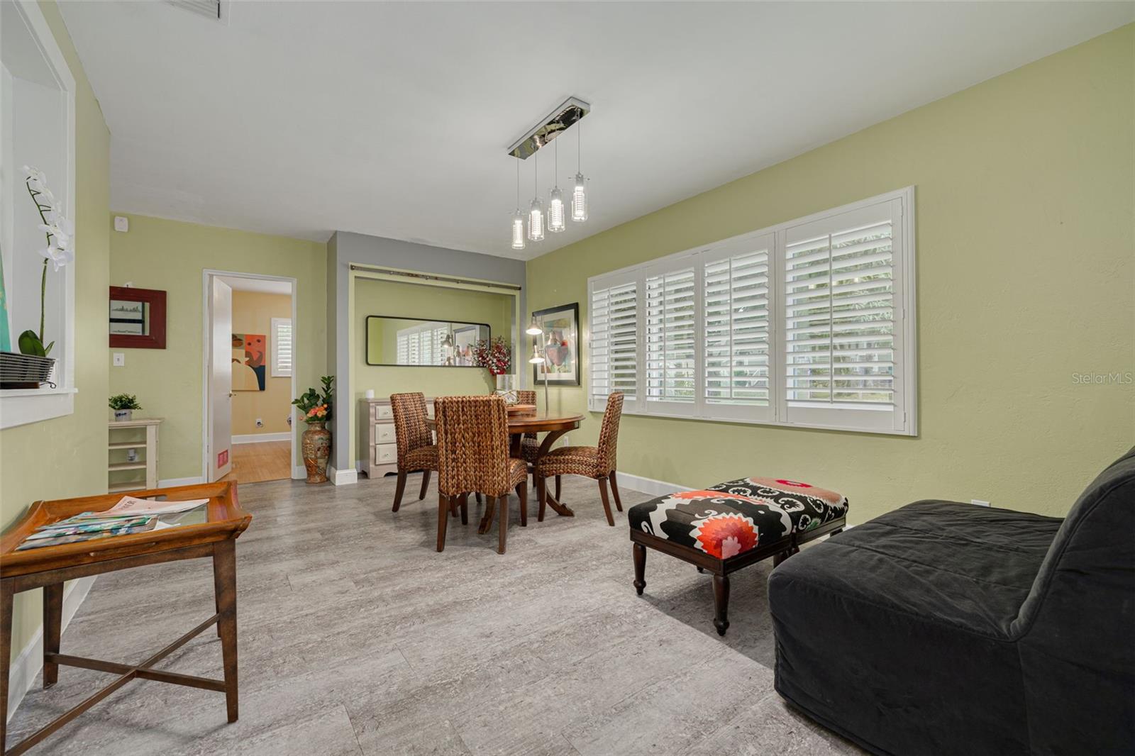 Listing photo id 5 for 2649 Tifton Street S