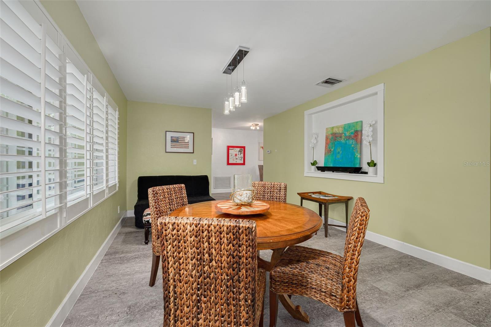 Listing photo id 6 for 2649 Tifton Street S
