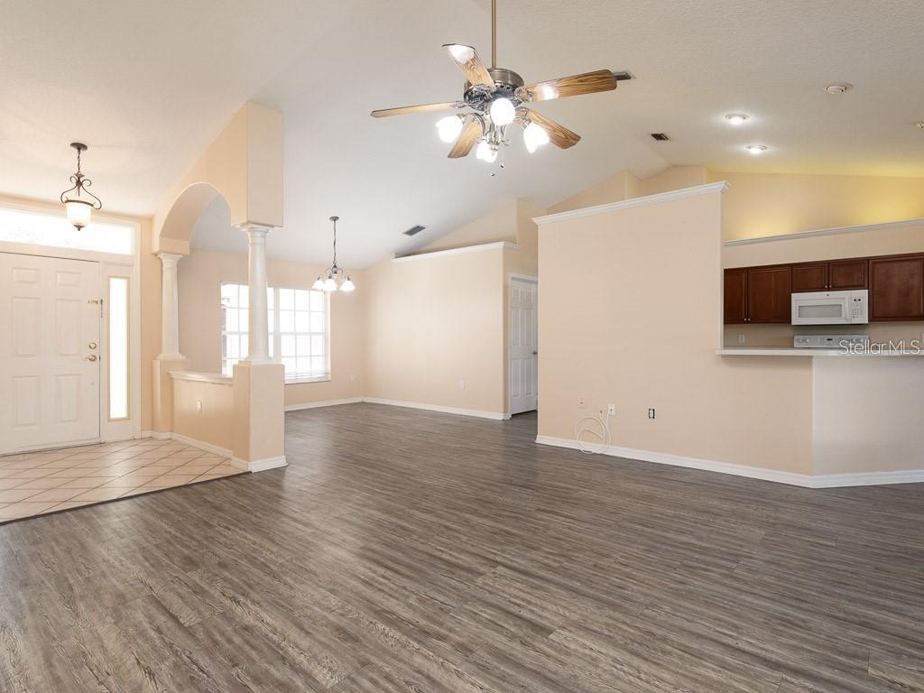 Image 4 of 27 For 34016 Valencia Drive