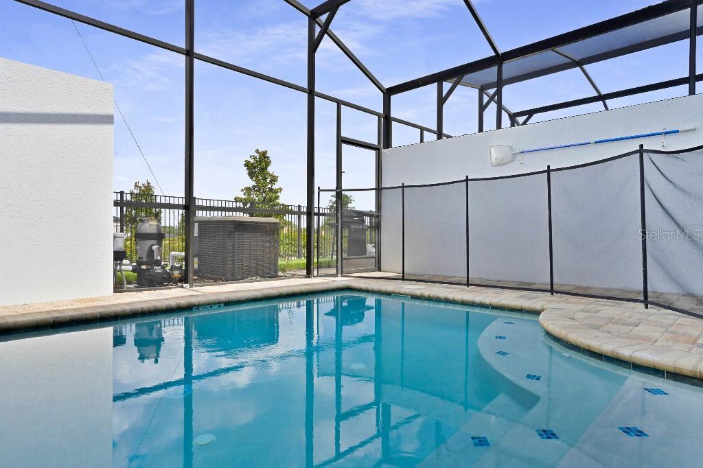 Image 3 of 50 For 1547 Carey Palm Circle
