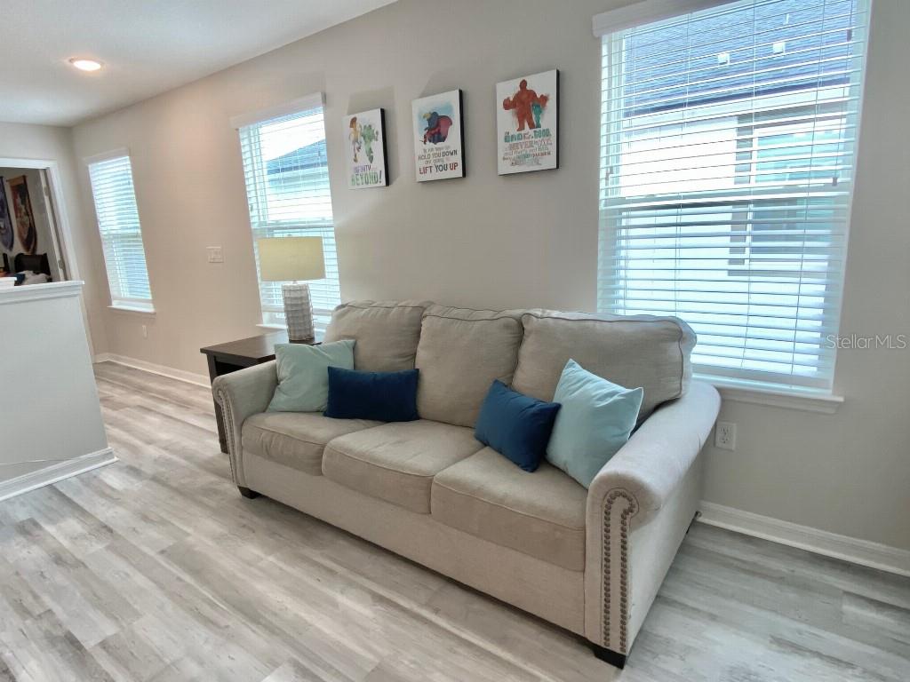 Image 31 of 50 For 1547 Carey Palm Circle