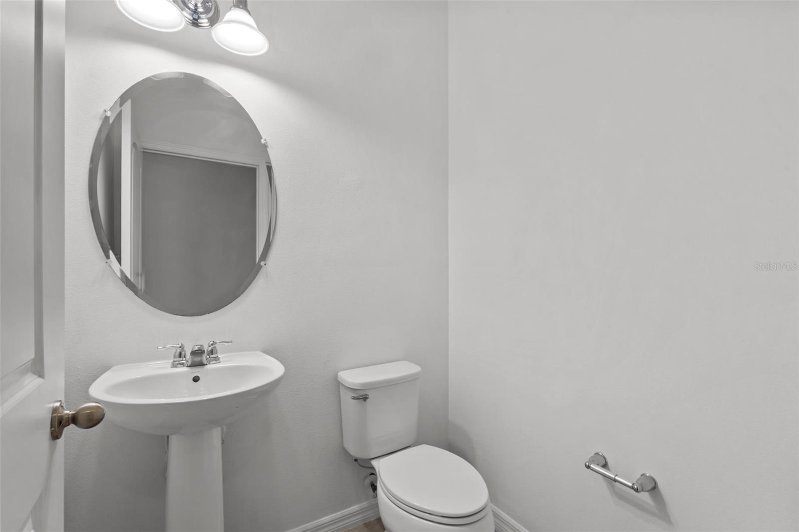 Image 19 of 36 For 12124 Lake Boulevard